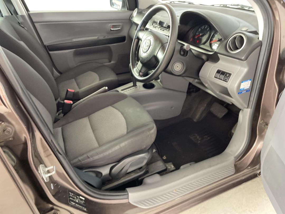 Photo '16' of Mazda Demio