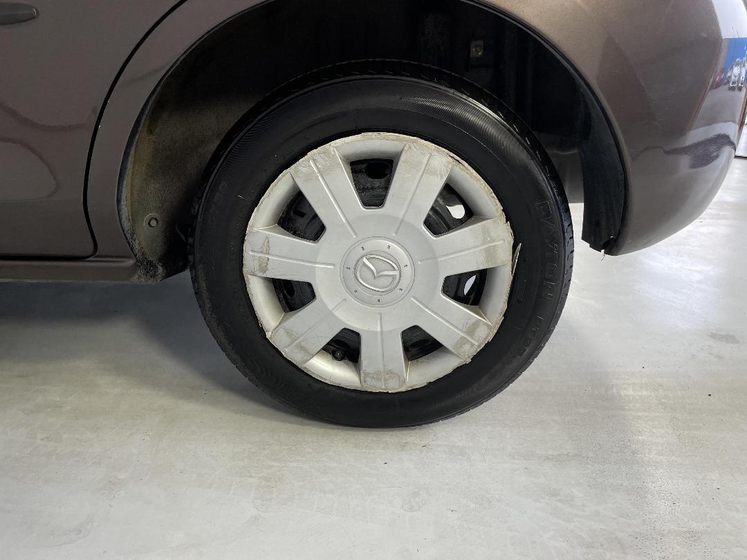 Photo '11' of Mazda Demio