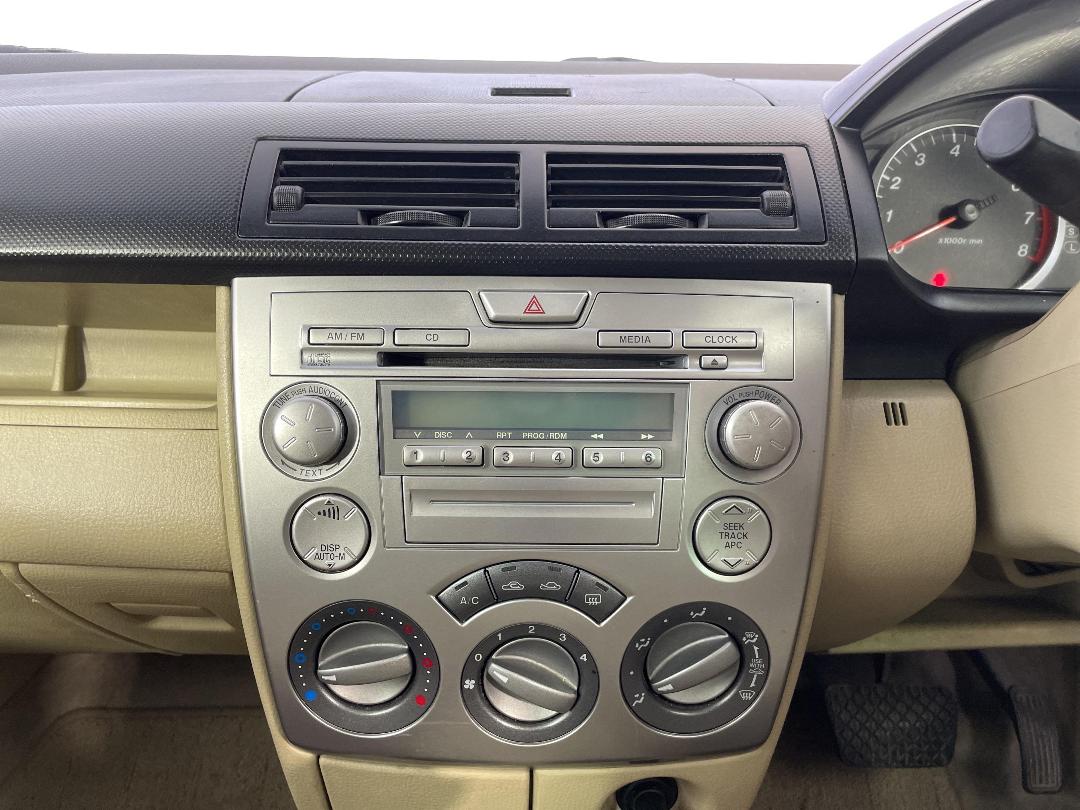 Photo '18' of Mazda Demio