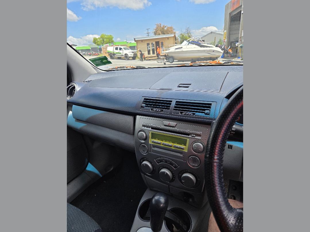 Photo '12' of Mazda Demio