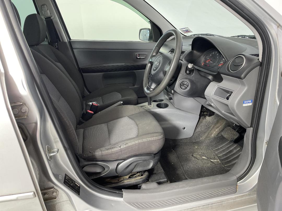 Photo '16' of Mazda Demio Photo '16' of Mazda Demio