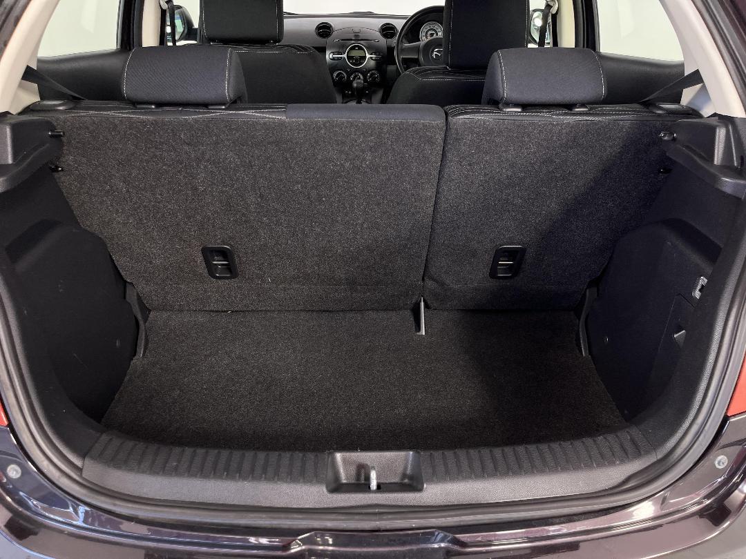 Photo '14' of Mazda Demio Photo '14' of Mazda Demio