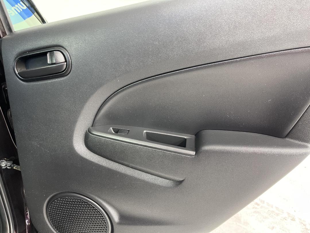 Photo '19' of Mazda Demio Photo '19' of Mazda Demio