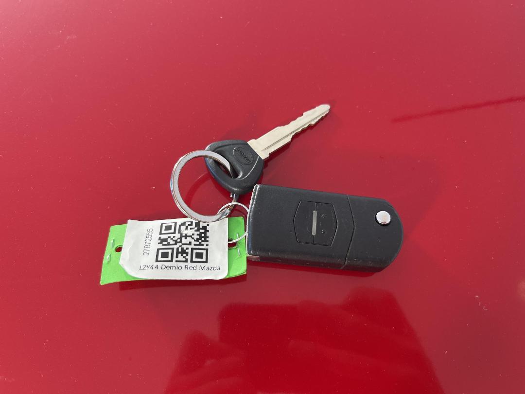 Photo '22' of Mazda Demio Photo '22' of Mazda Demio