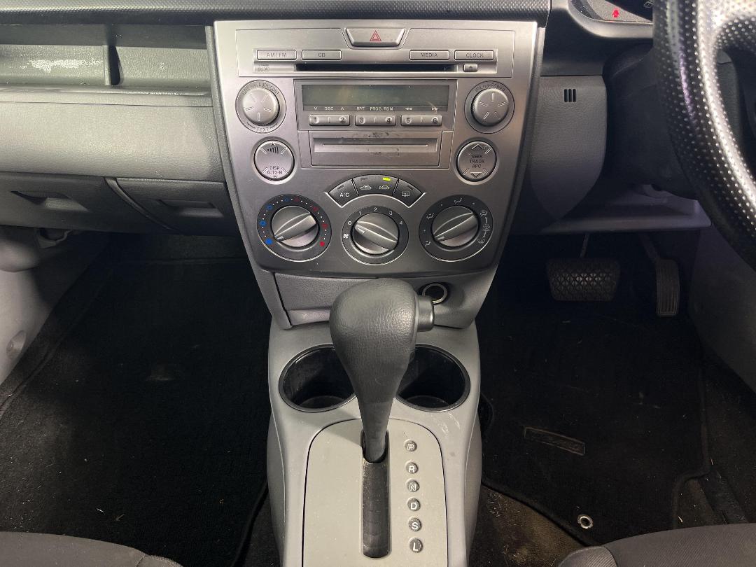 Photo '18' of Mazda Demio Photo '18' of Mazda Demio