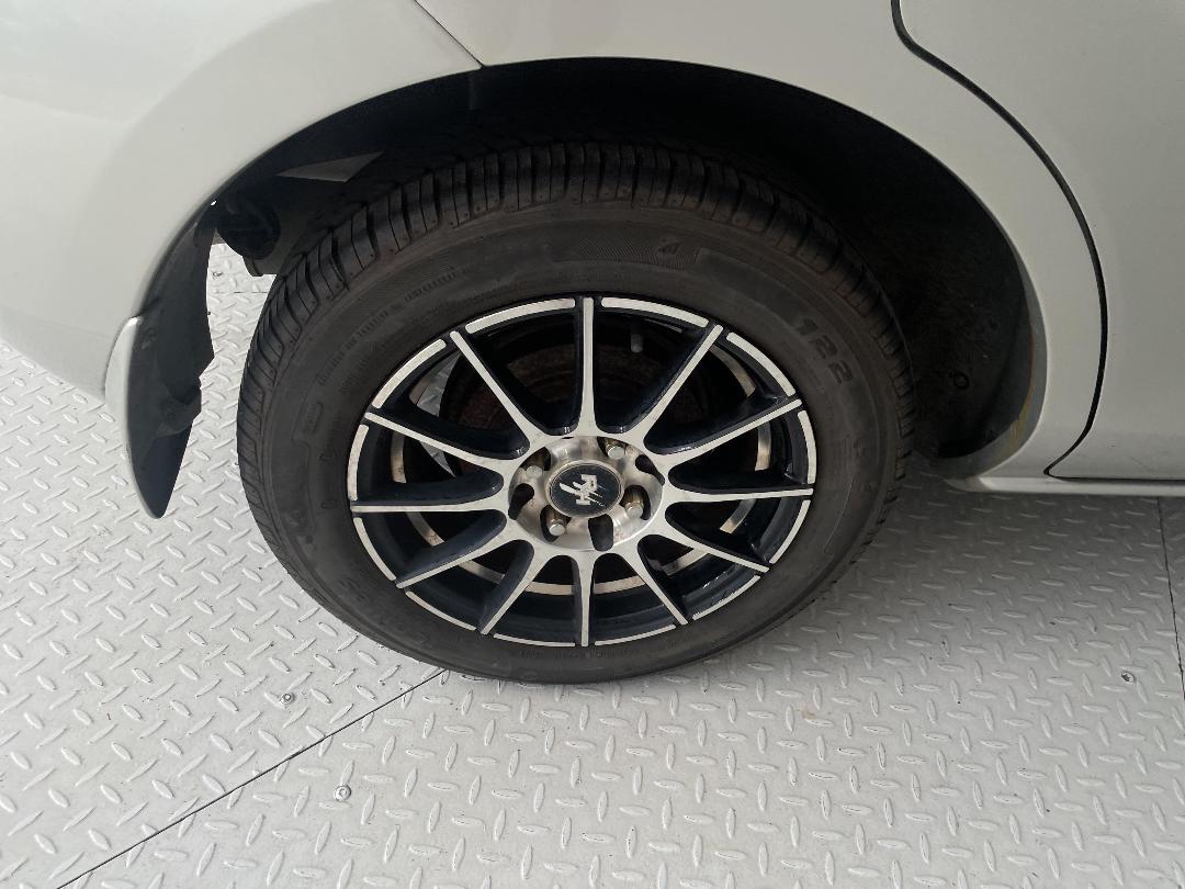 Photo '12' of Mazda Demio