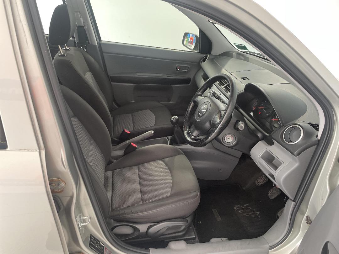 Photo '16' of Mazda Demio