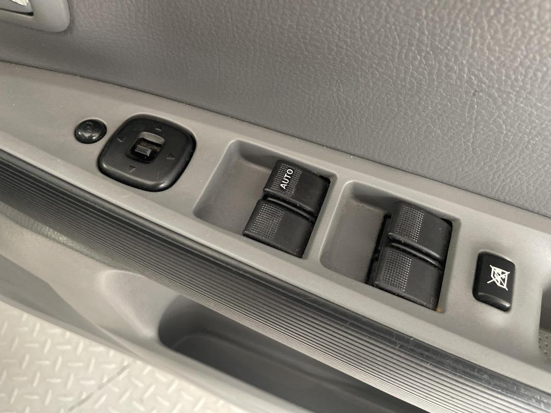 Photo '23' of Mazda Demio