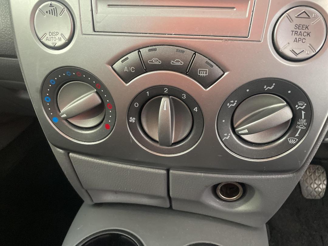 Photo '26' of Mazda Demio