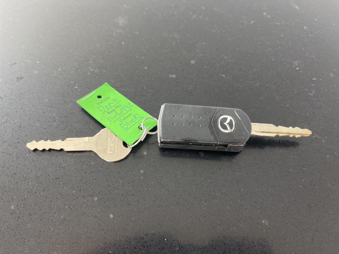 Photo '22' of Mazda Demio