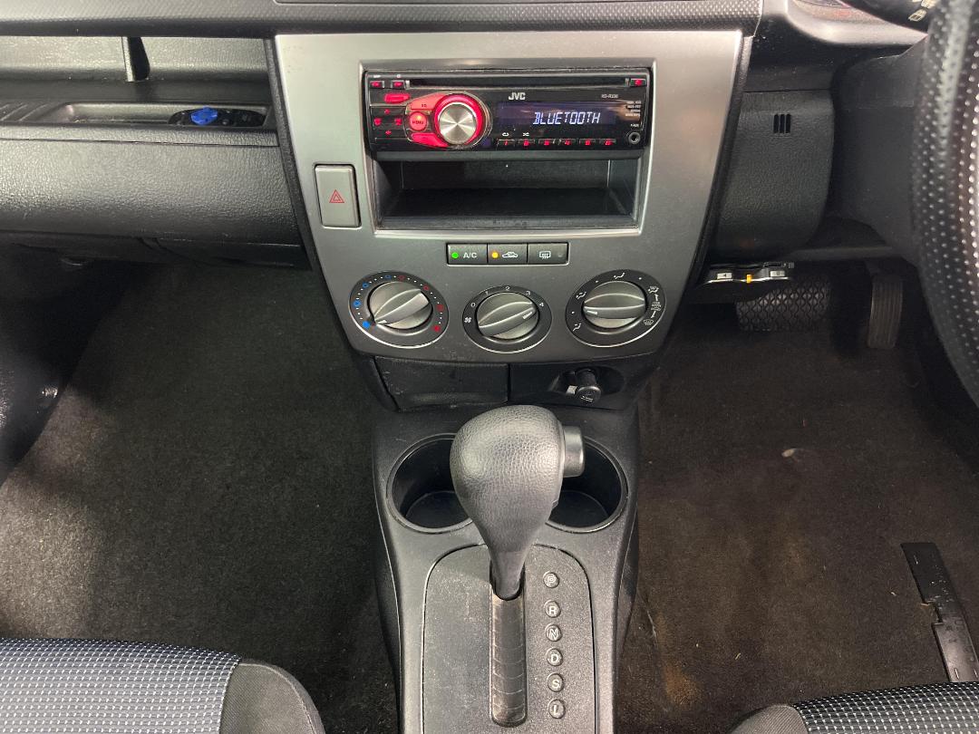 Photo '18' of Mazda Demio