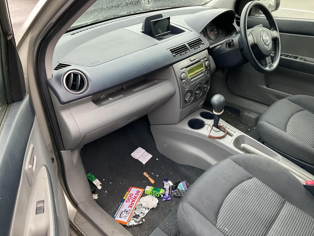 Photo '14' of Mazda Demio