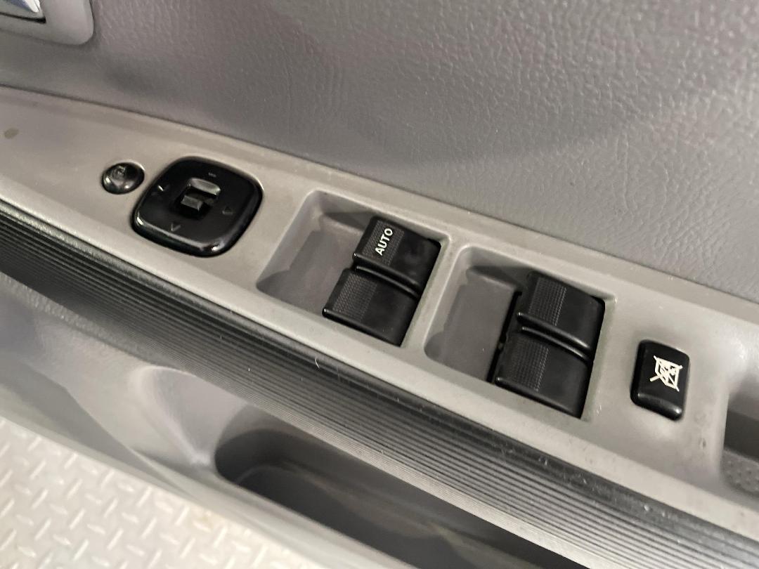 Photo '23' of Mazda Demio Photo '23' of Mazda Demio