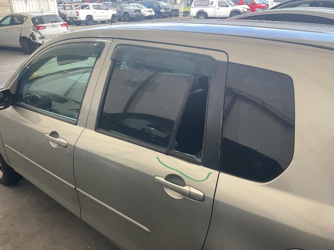 Photo '10' of Mazda Demio