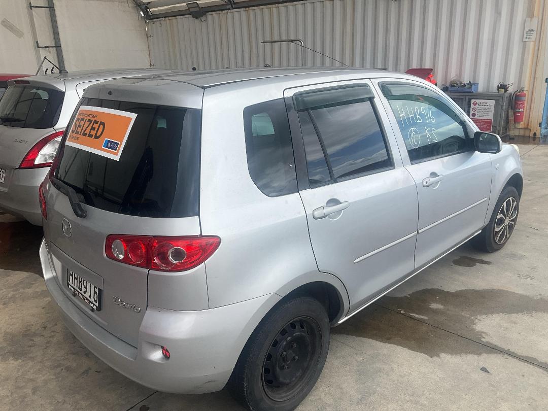 Photo '6' of Mazda Demio