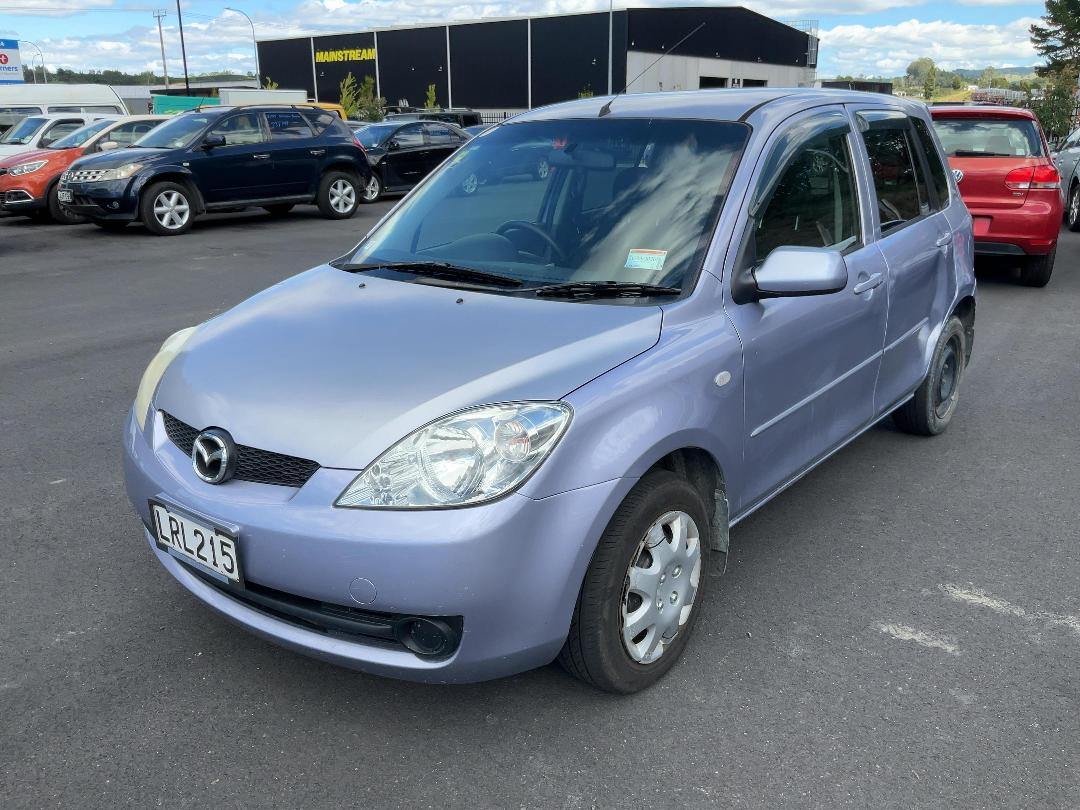 Photo '3' of Mazda Demio 1300