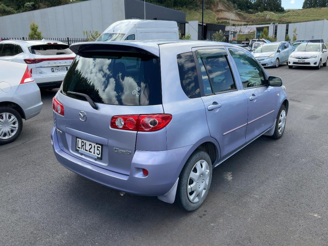 Photo '7' of Mazda Demio 1300