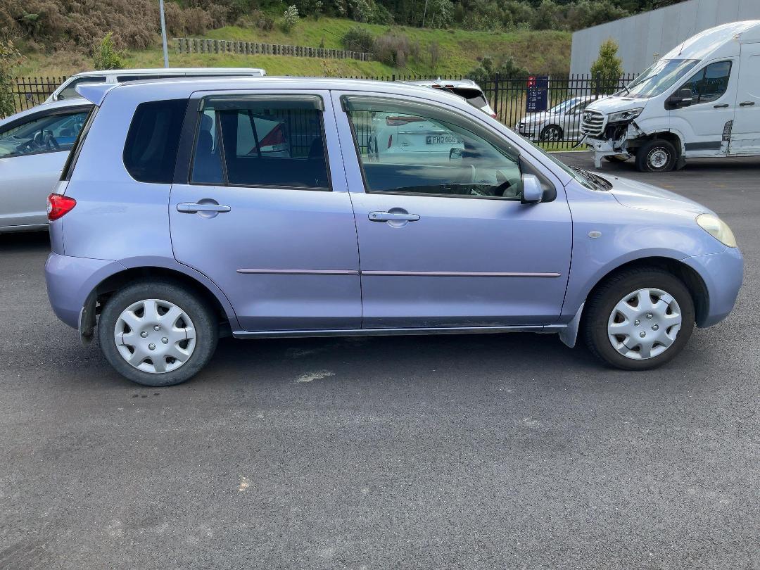 Photo '8' of Mazda Demio 1300