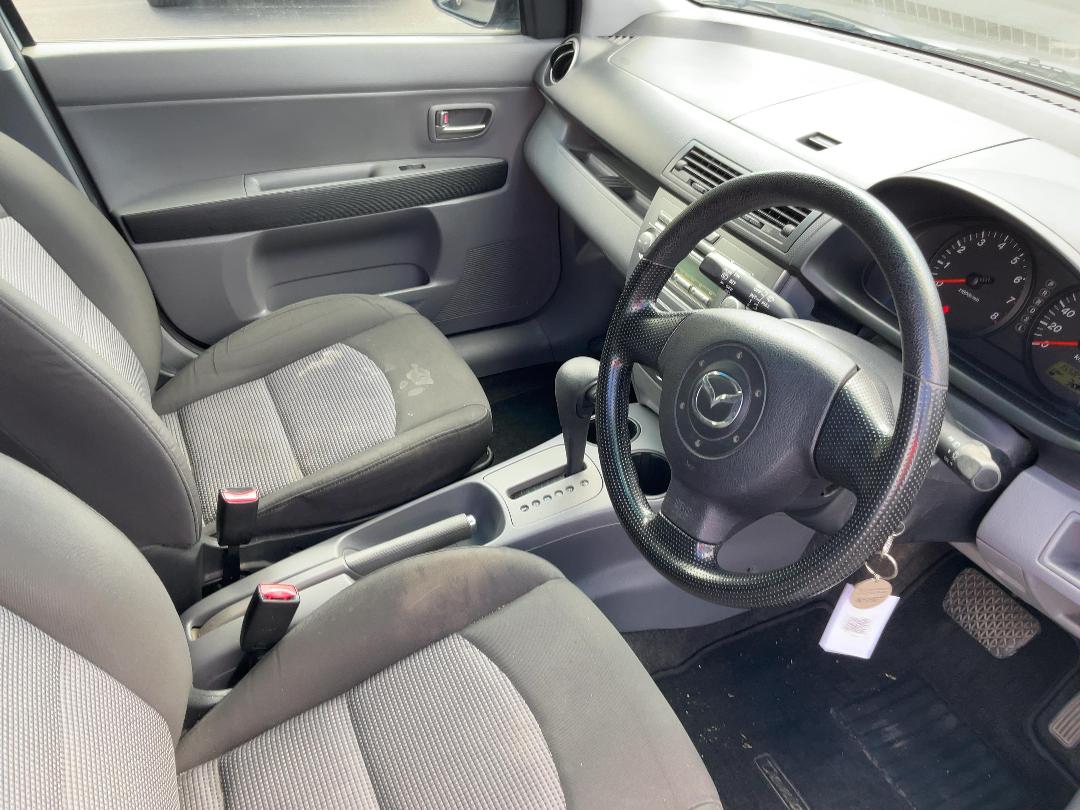 Photo '10' of Mazda Demio 1300