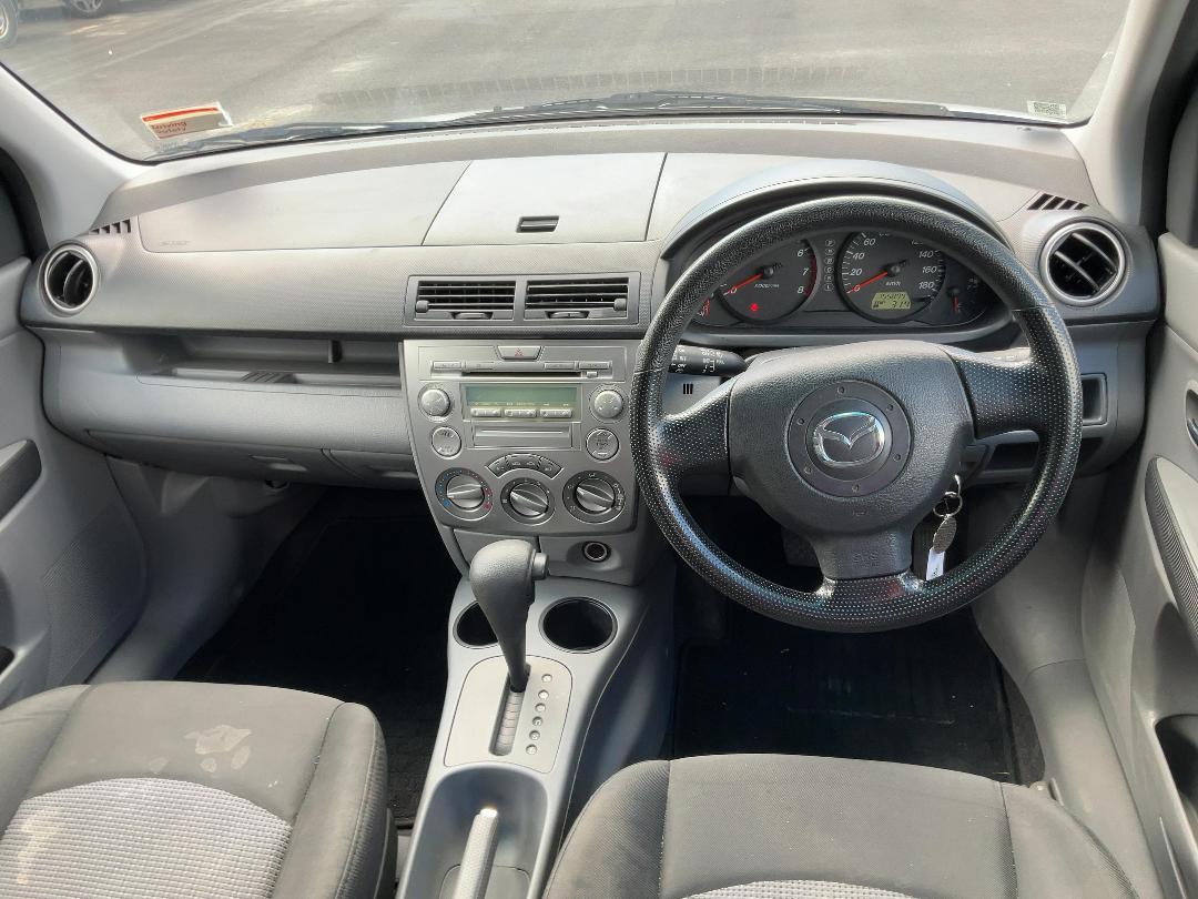 Photo '11' of Mazda Demio 1300