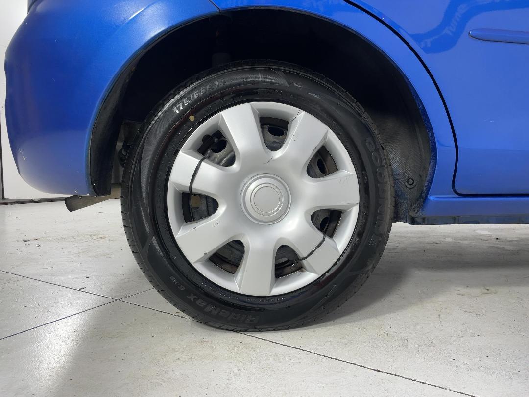 Photo '12' of Mazda Demio Photo '12' of Mazda Demio