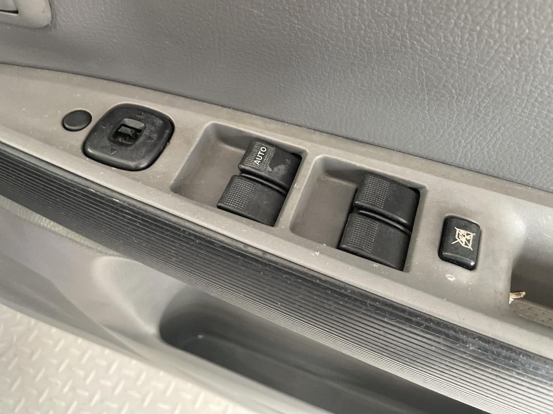 Photo '23' of Mazda Mazda2