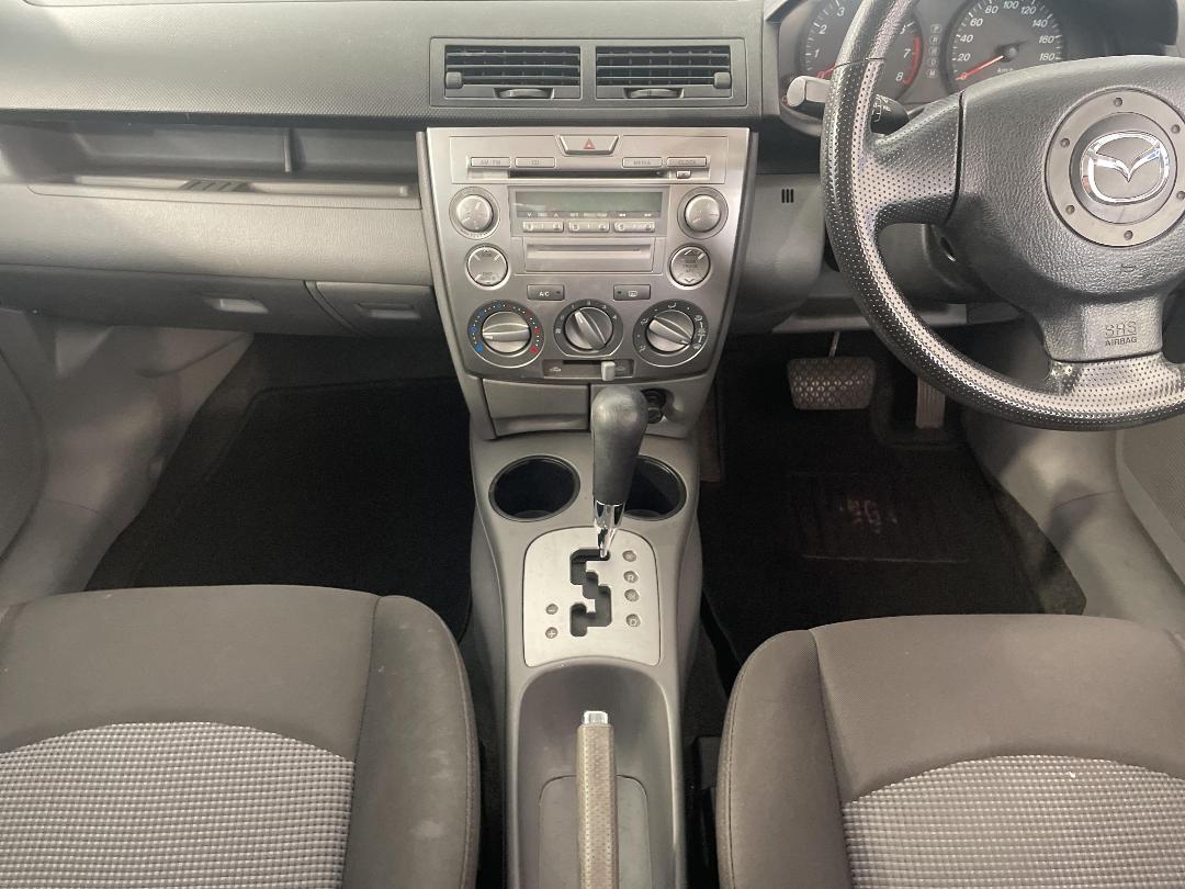 Photo '18' of Mazda Mazda2