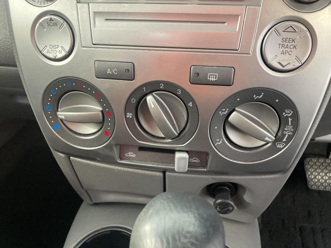 Photo '27' of Mazda Mazda2