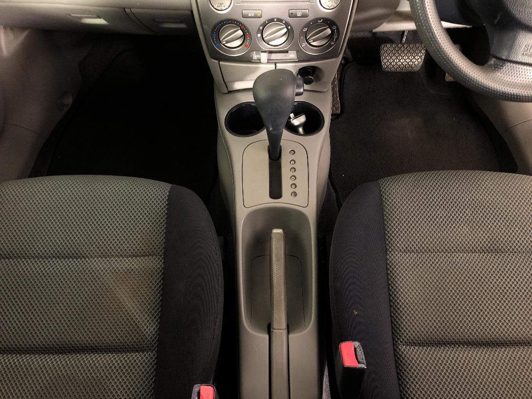 Photo '18' of Mazda Mazda2