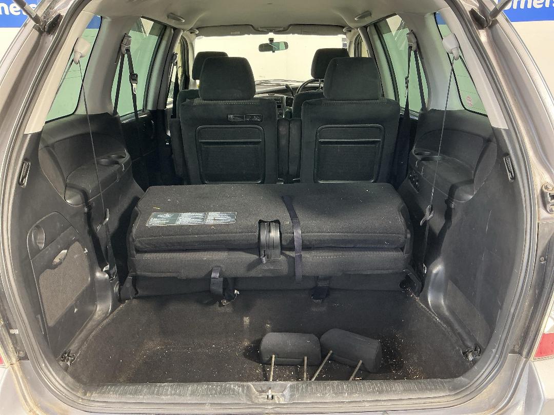 Photo '12' of Mazda MPV