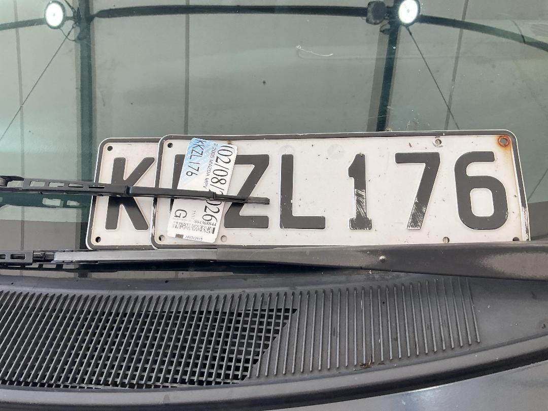 Photo '38' of Mazda MPV