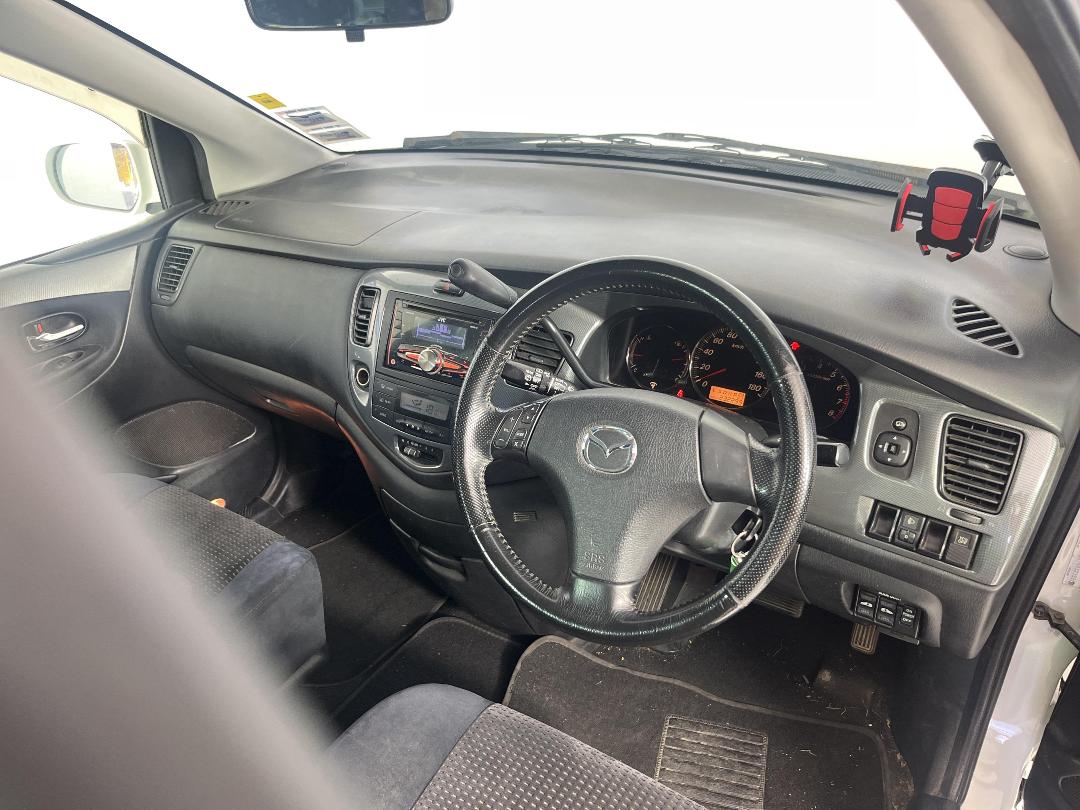 Photo '16' of Mazda MPV Photo '16' of Mazda MPV