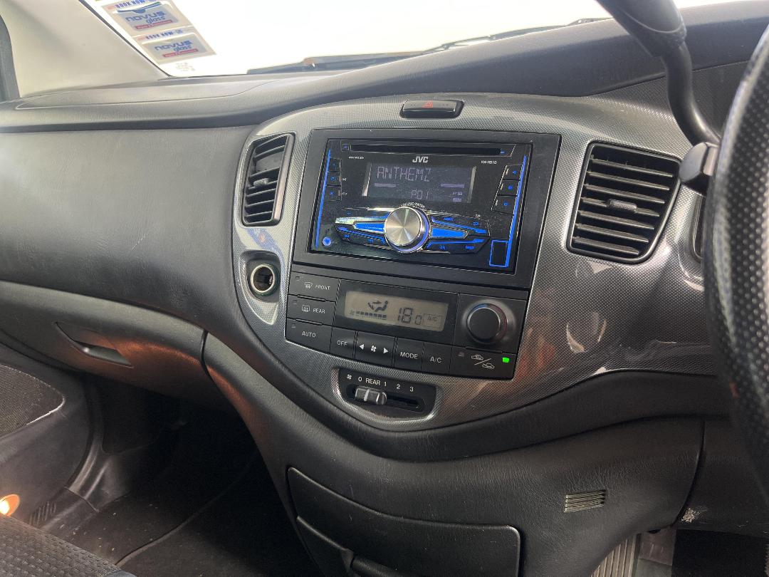 Photo '17' of Mazda MPV Photo '17' of Mazda MPV