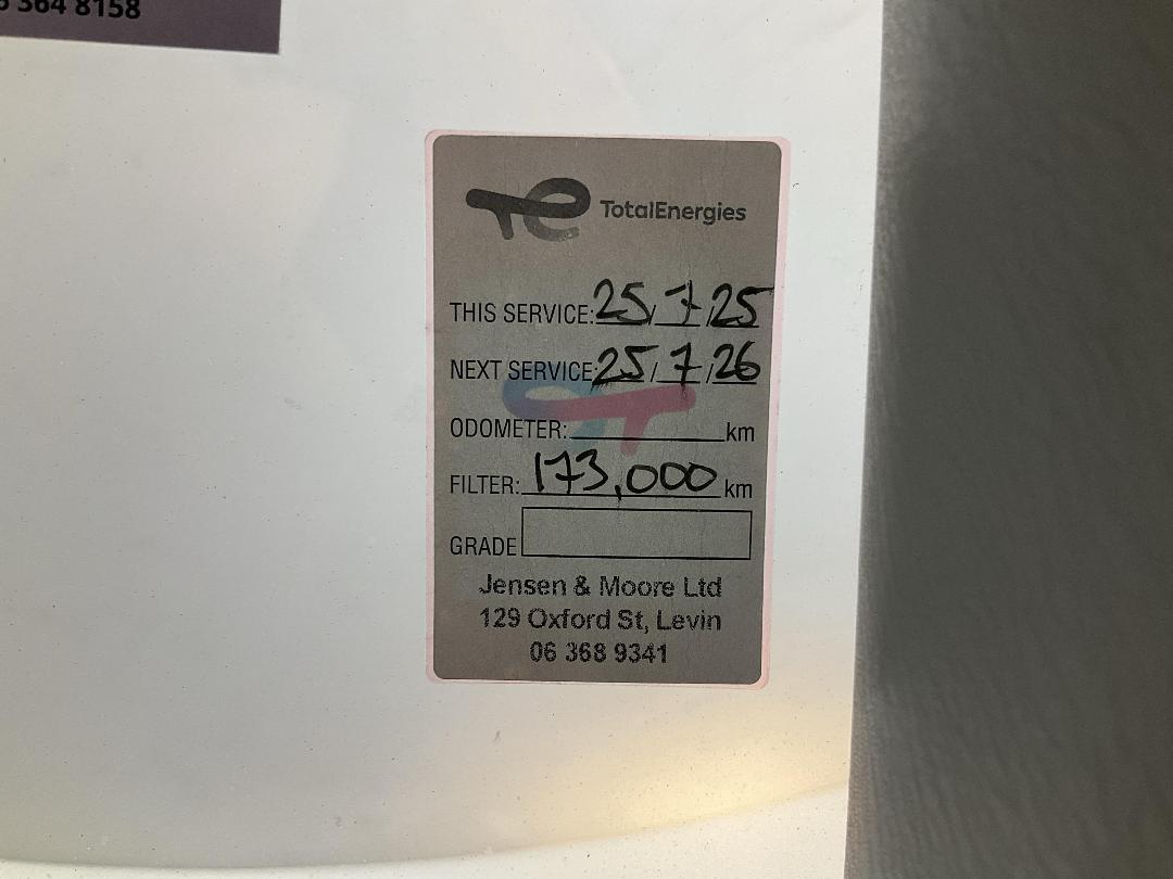 Photo '23' of Mazda MPV Photo '23' of Mazda MPV