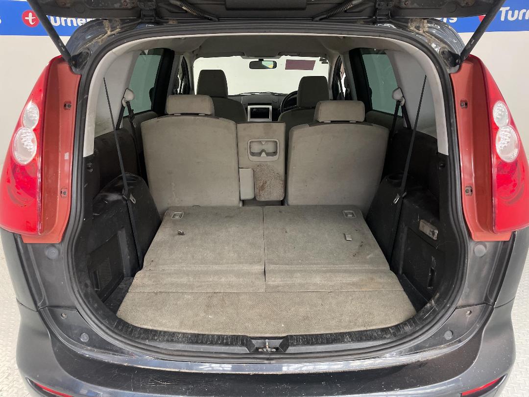 Photo '12' of Mazda Premacy Photo '12' of Mazda Premacy