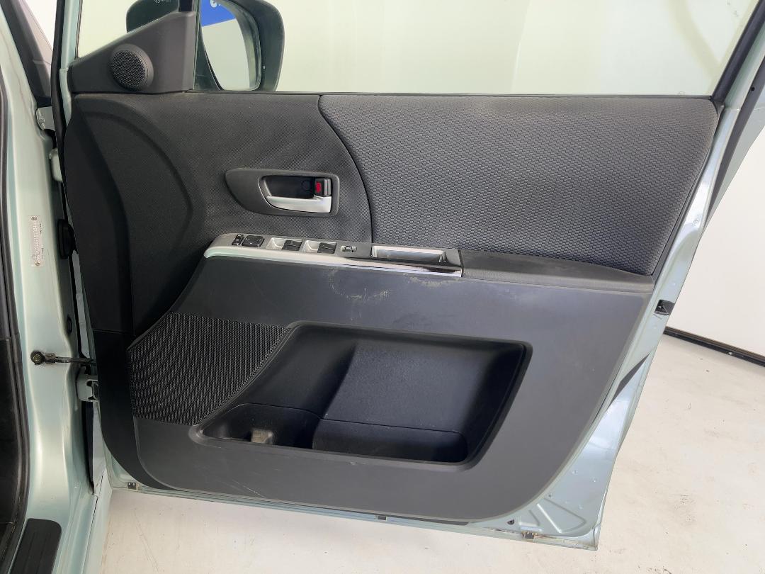 Photo '15' of Mazda Premacy