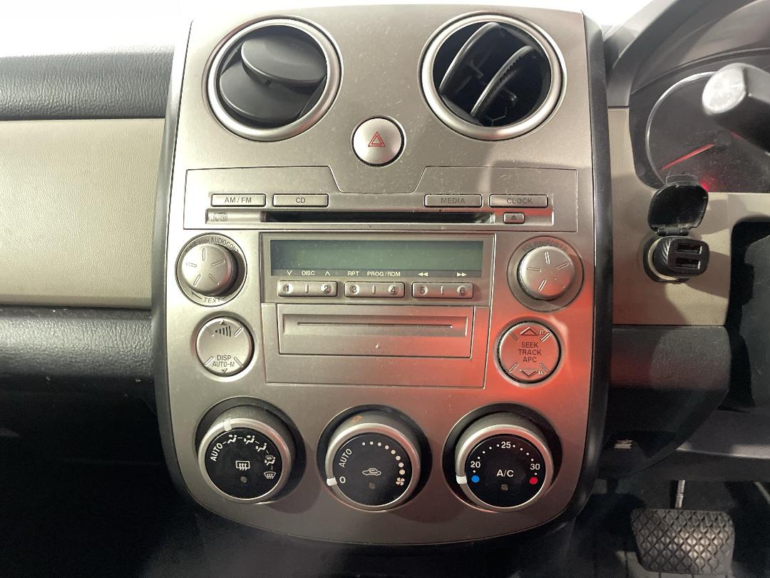 Photo '22' of Mazda Verisa