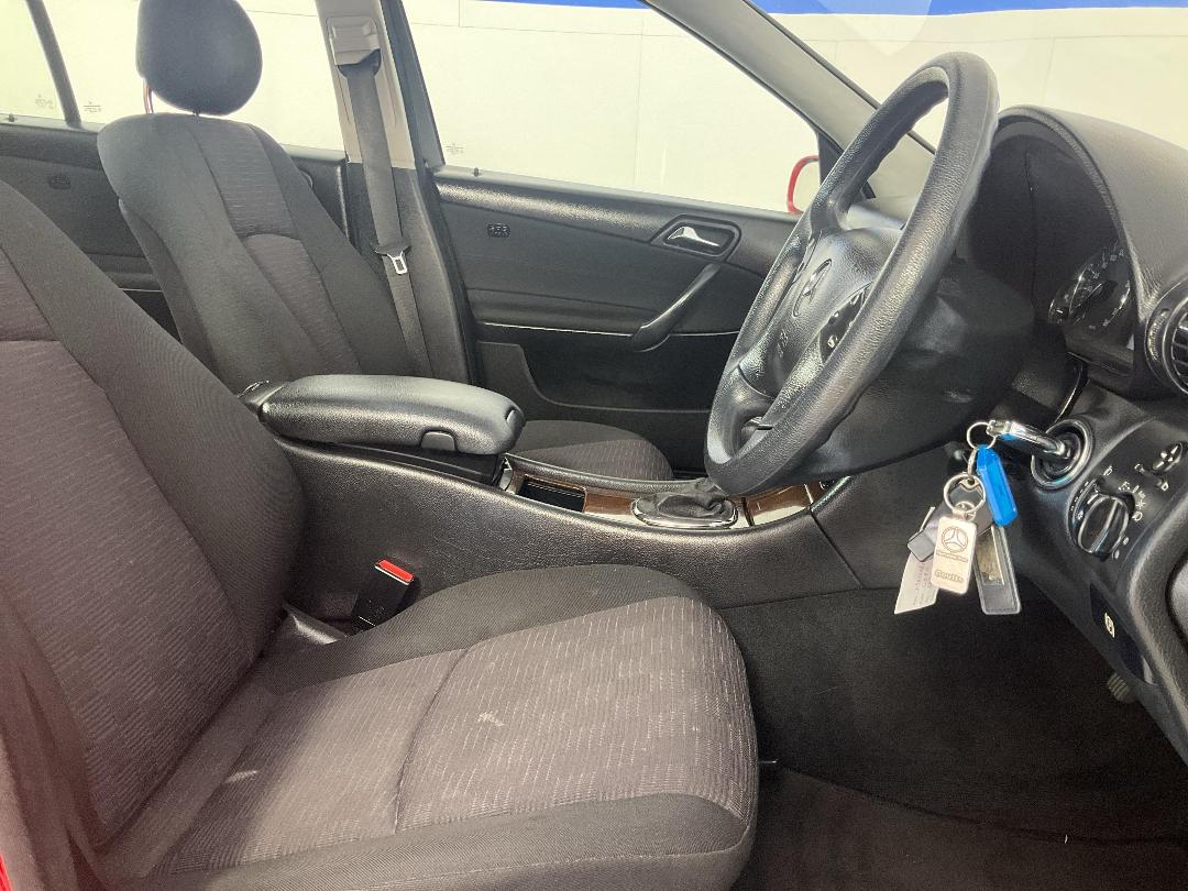 Photo '16' of Mercedes-Benz C-Class Photo '16' of Mercedes-Benz C-Class