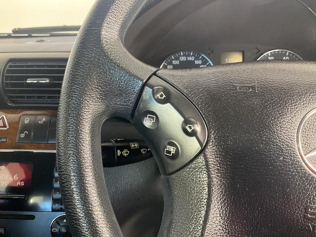 Photo '25' of Mercedes-Benz C-Class Photo '25' of Mercedes-Benz C-Class