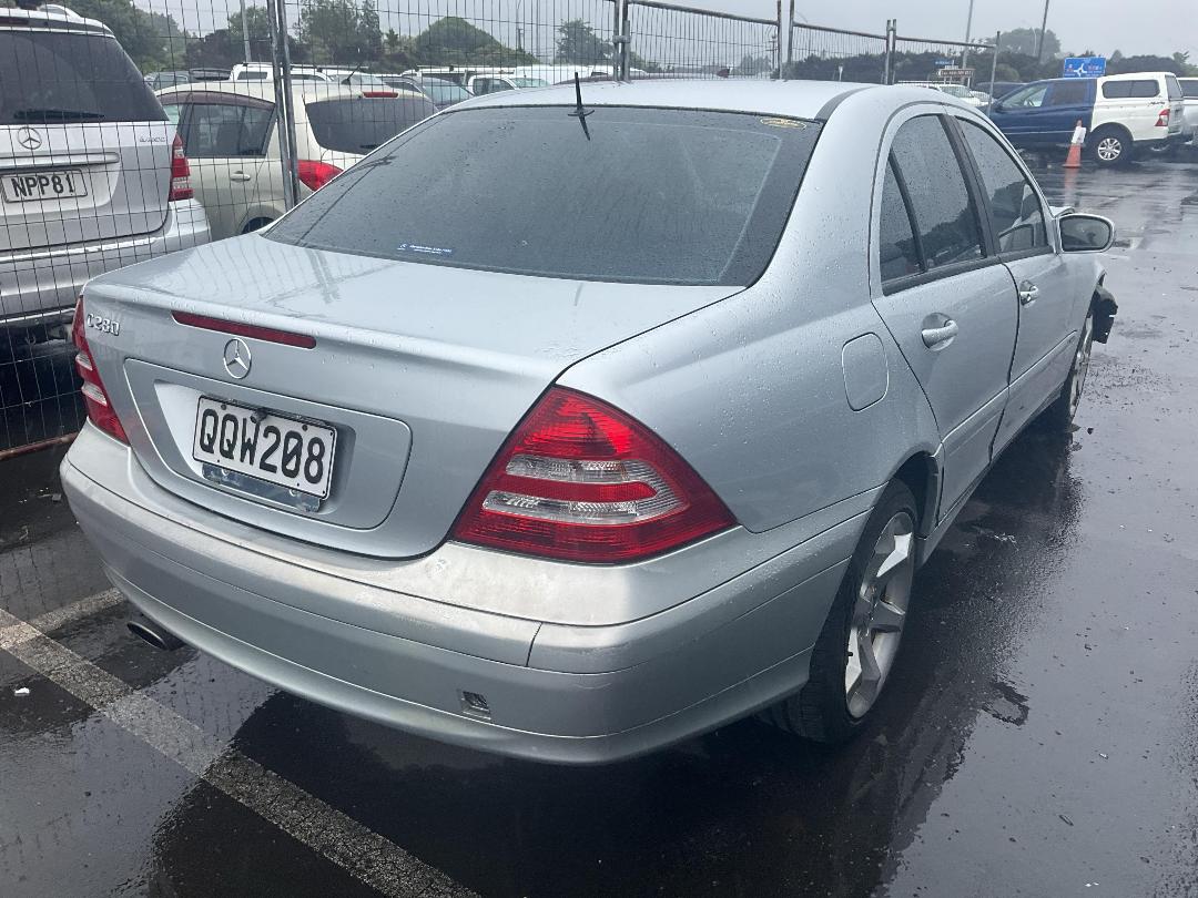 Photo '4' of Mercedes-Benz C180 Photo '4' of Mercedes-Benz C180