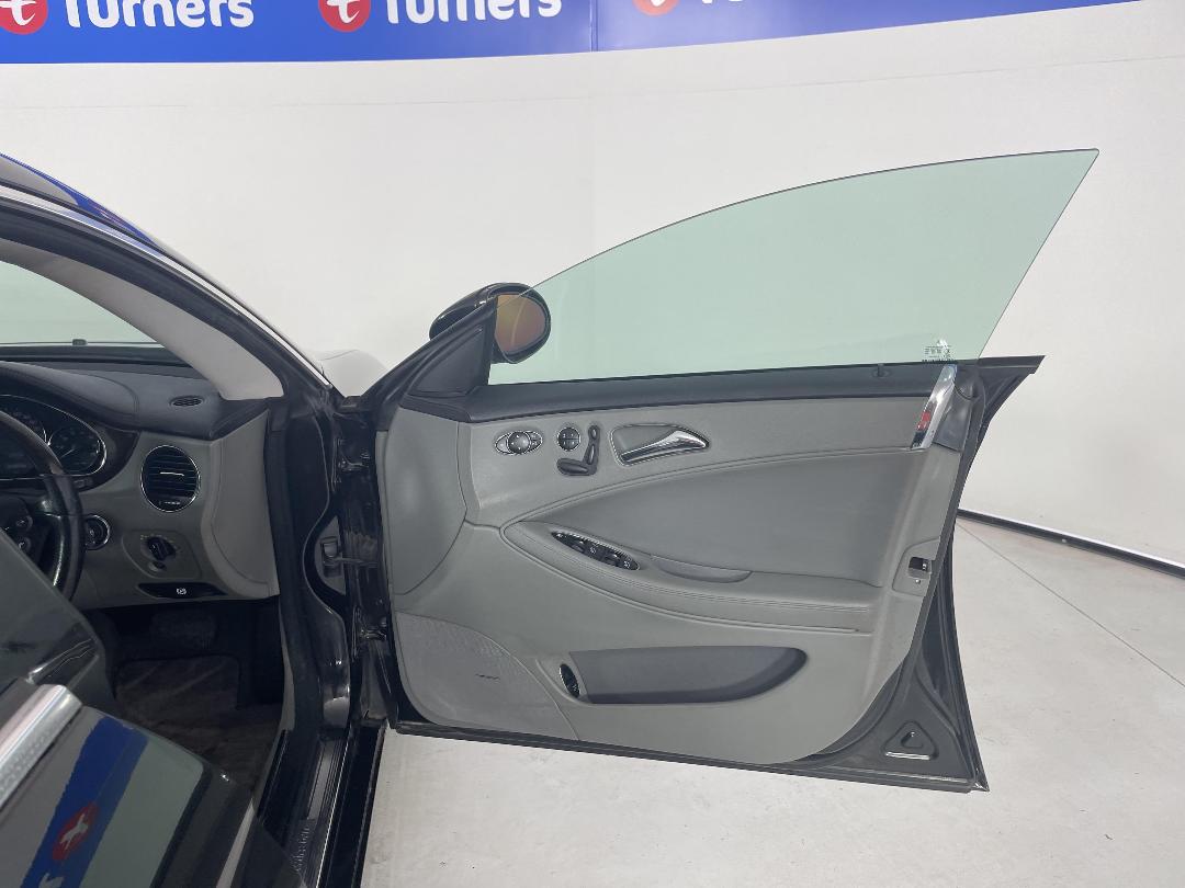 Photo '15' of Mercedes-Benz CLS 500 Photo '15' of Mercedes-Benz CLS 500