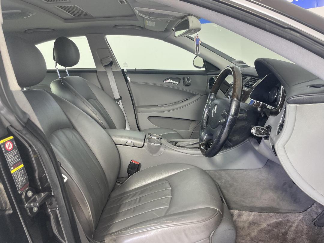 Photo '16' of Mercedes-Benz CLS 500 Photo '16' of Mercedes-Benz CLS 500