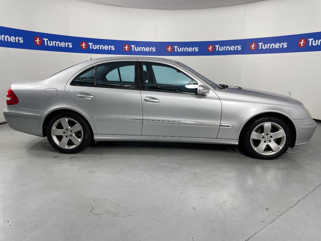 Photo '23' of Mercedes-Benz E-Class