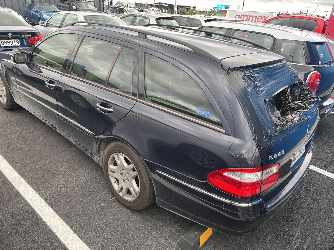 Photo '4' of Mercedes-Benz E240 Photo '4' of Mercedes-Benz E240