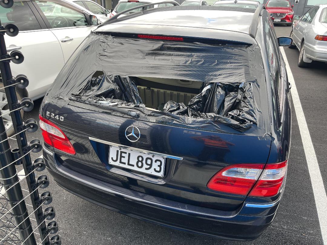 Photo '5' of Mercedes-Benz E240 Photo '5' of Mercedes-Benz E240