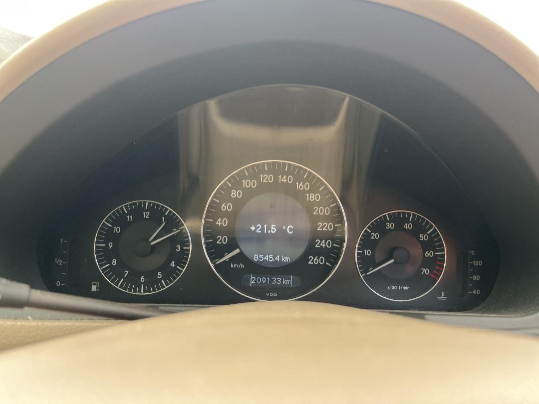 Photo '18' of Mercedes-Benz E240 Photo '18' of Mercedes-Benz E240