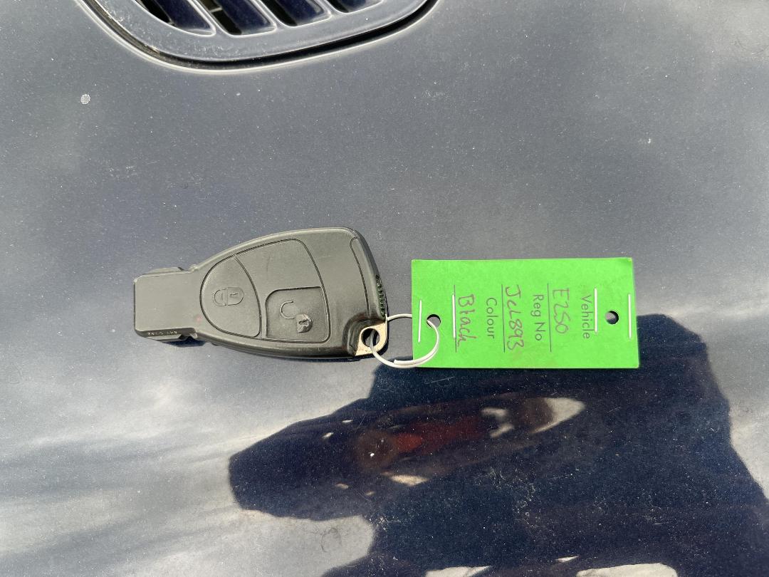 Photo '19' of Mercedes-Benz E240 Photo '19' of Mercedes-Benz E240