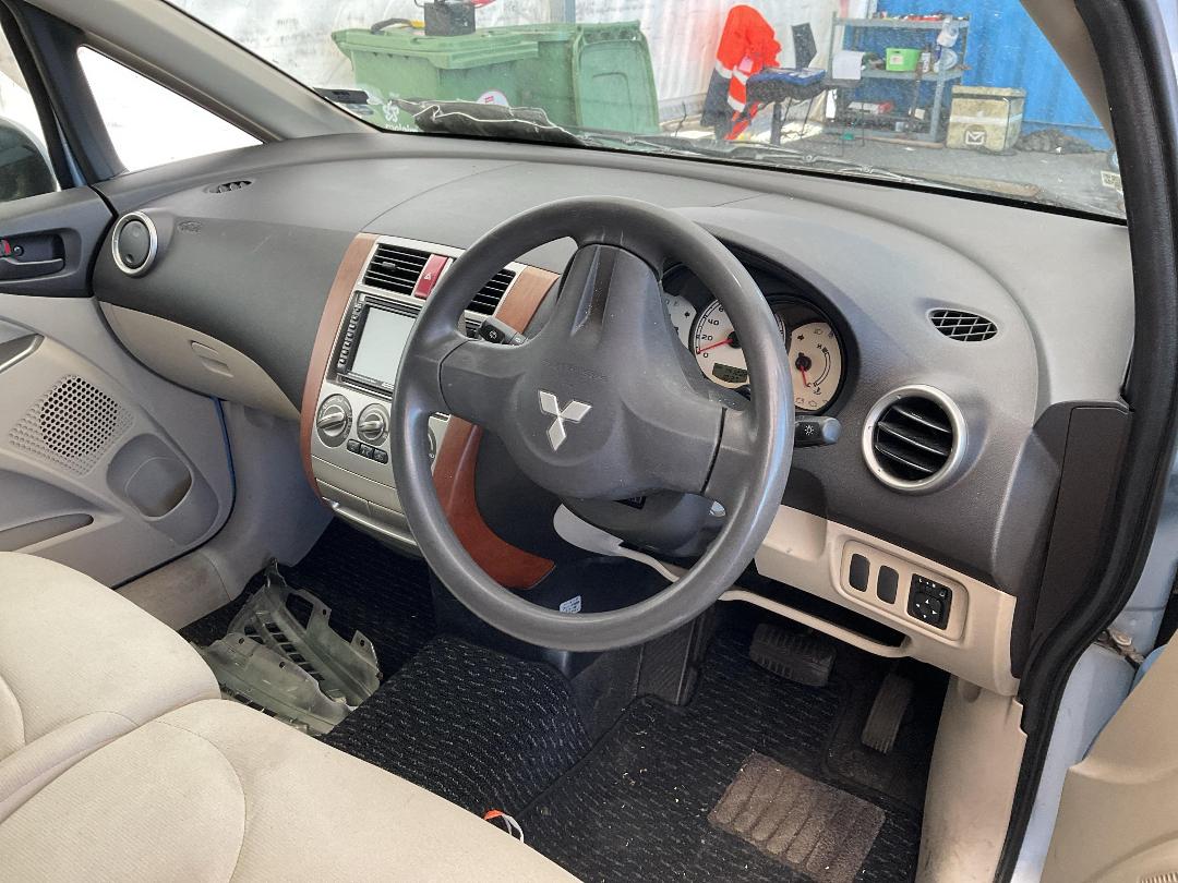 Photo '23' of Mitsubishi Colt Photo '23' of Mitsubishi Colt