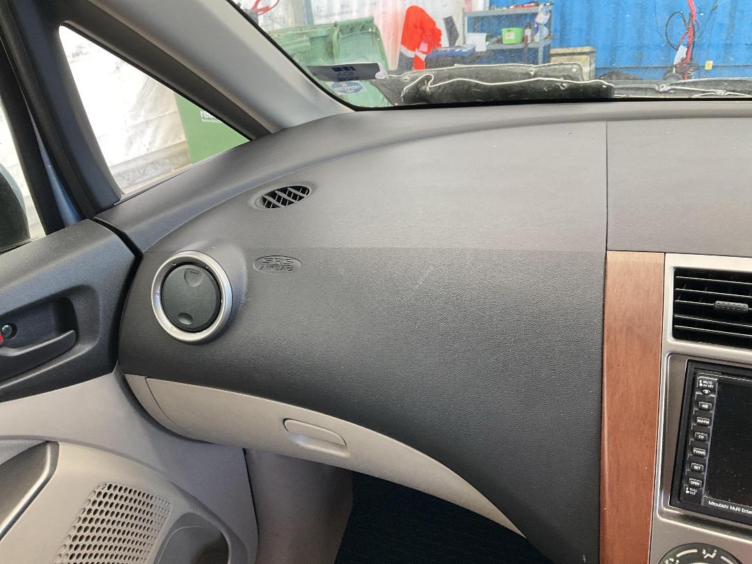 Photo '27' of Mitsubishi Colt Photo '27' of Mitsubishi Colt