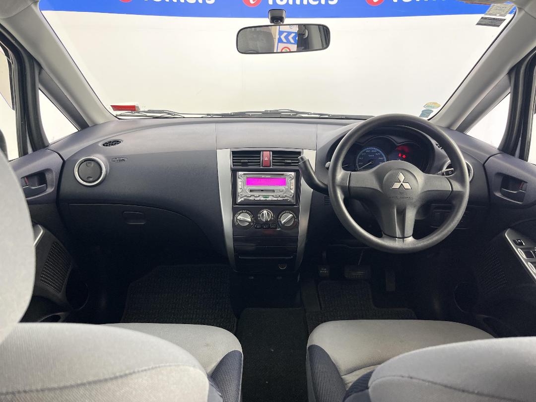 Photo '17' of Mitsubishi Colt Photo '17' of Mitsubishi Colt